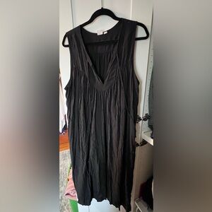 GAP Black V-Neck Sleeveless Midi Dress
